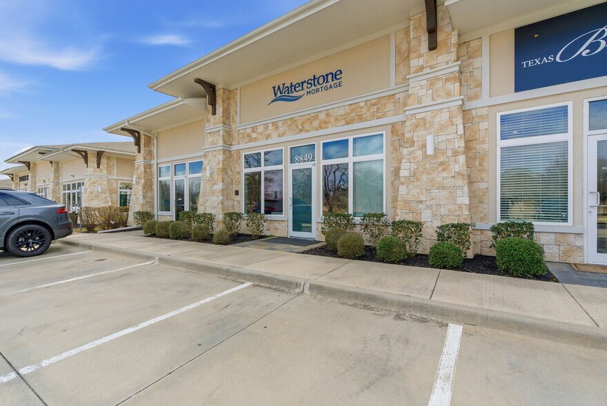 More Photos Of 8849 Davis Blvd, Keller Storefront Retail Office For Lease