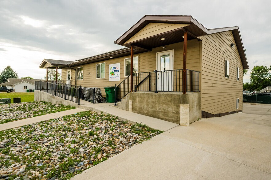 More Photos Of 751 Avoca Ave, Sheridan Daycare Center For Sale