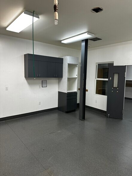 More Photos Of 7608-7684 N Clybourn Ave, Sun Valley Light Manufacturing For Lease