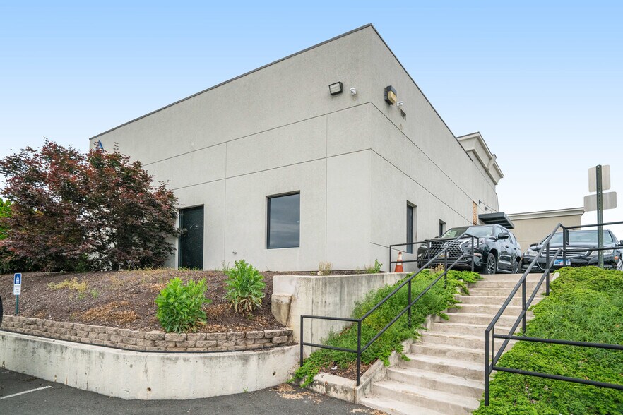 More Photos Of 7301-7307 Little River Tpke, Annandale Freestanding For Lease