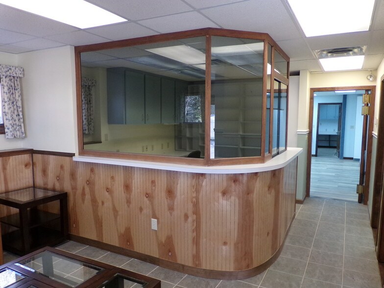 More Photos Of 401 Gilford Ave, Gilford Office For Lease