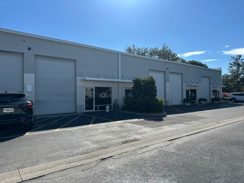 More Photos Of 4110 Enterprise Ave, Naples Unknown For Lease