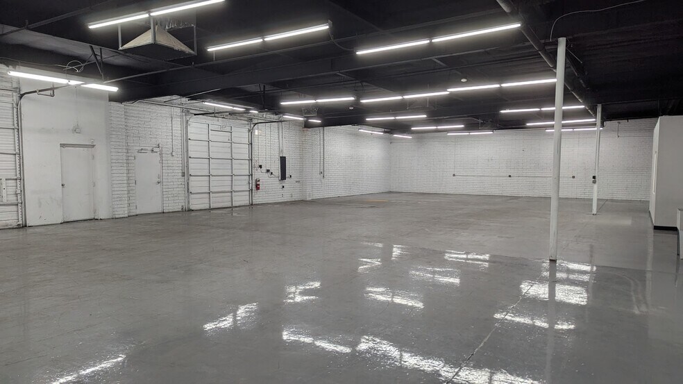 More Photos Of 819 W 22nd St, Tempe Warehouse For Lease