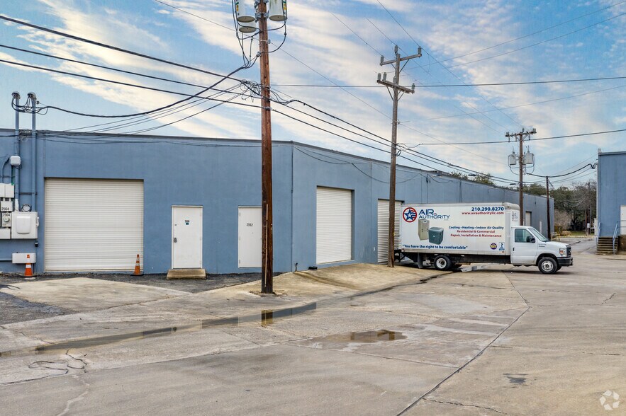 More Photos Of 9929 Broadway St, San Antonio Unknown For Lease