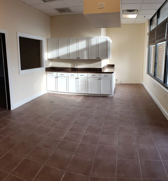 More Photos Of 422 US Highway 22 W, Readington Storefront Retail Office For Lease