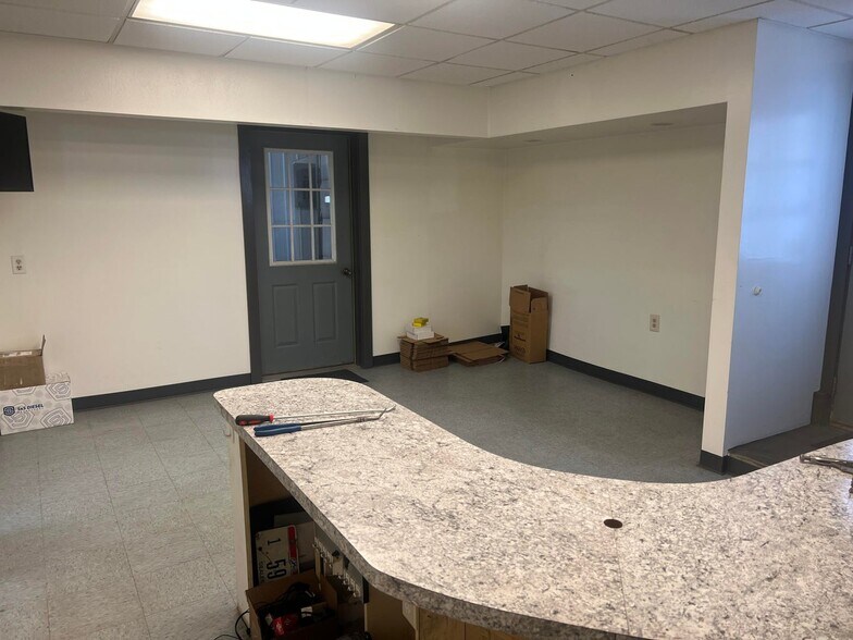 More Photos Of 380 S Main St, De Graff Light Manufacturing For Sale