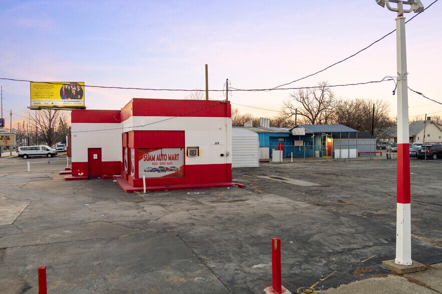 More Photos Of 3470 Taylor Blvd, Louisville General Retail For Lease