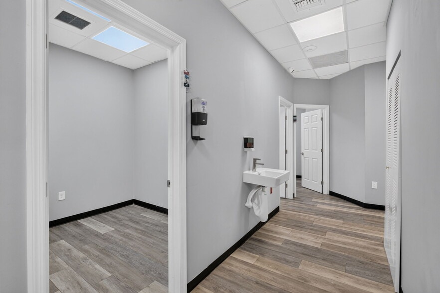More Photos Of 8080 Pasadena Blvd, Pembroke Pines Office For Lease