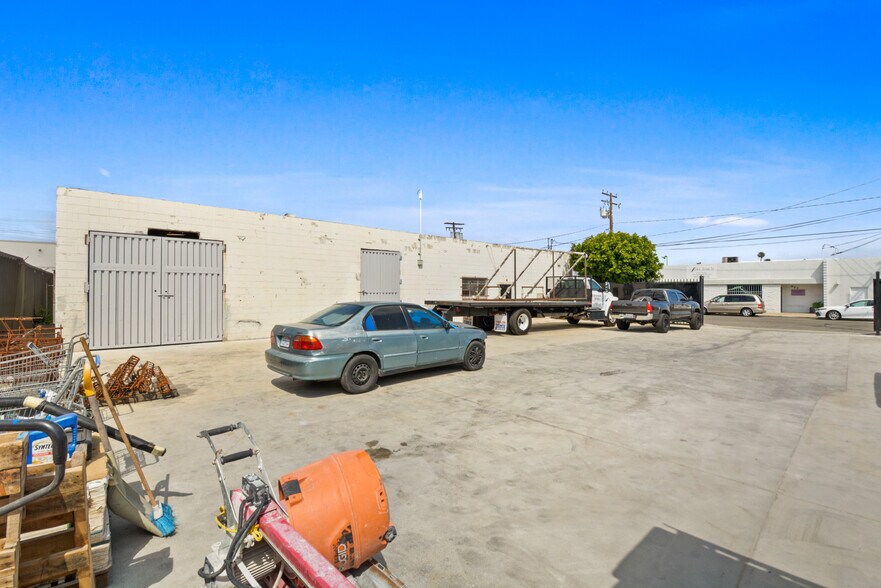 More Photos Of 920-922 E Arlee Pl, Anaheim Warehouse For Sale