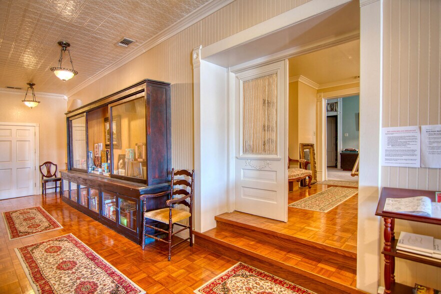 More Photos Of 226 Fort McKavitt St, Mason Hospitality For Sale