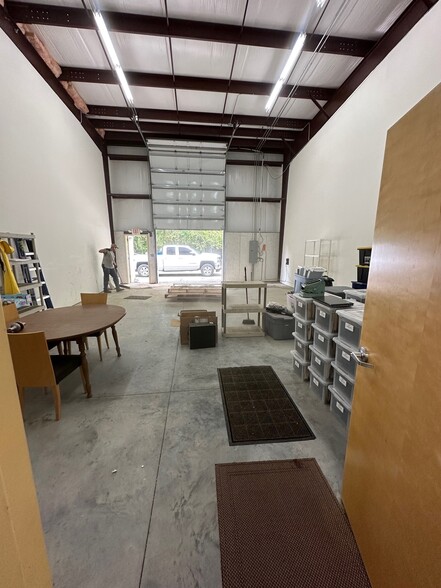 More Photos Of 2612 Larch Ln, Mount Pleasant Flex For Lease
