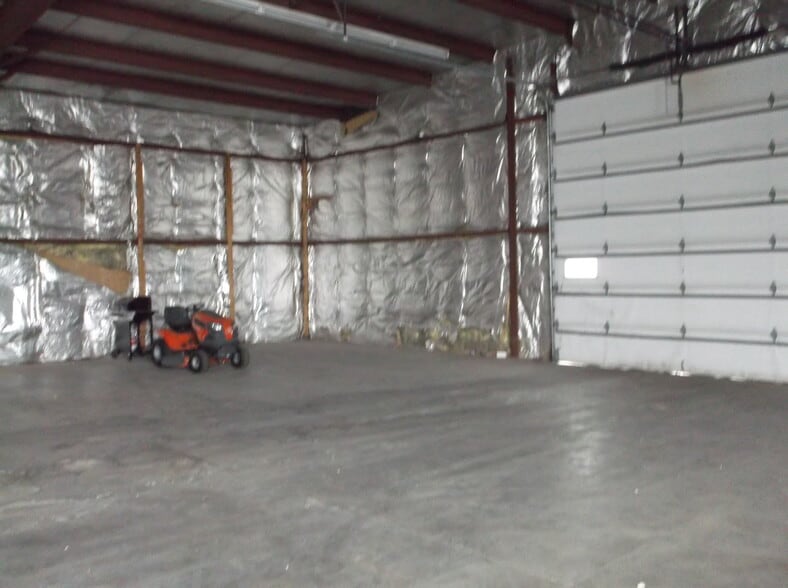 More Photos Of 2750 Universal St, Oshkosh Warehouse For Lease