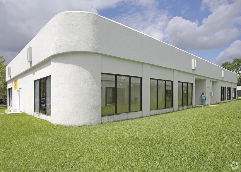 More Photos Of 9210 Sunset Dr, Miami Office For Lease
