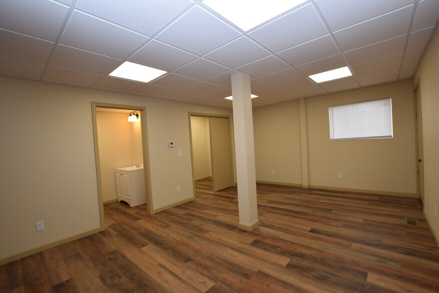 More Photos Of 604 E Main St, Saint Paris Office For Lease