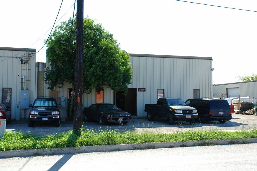 More Photos Of 1050 Grubb St, San Antonio Unknown For Lease