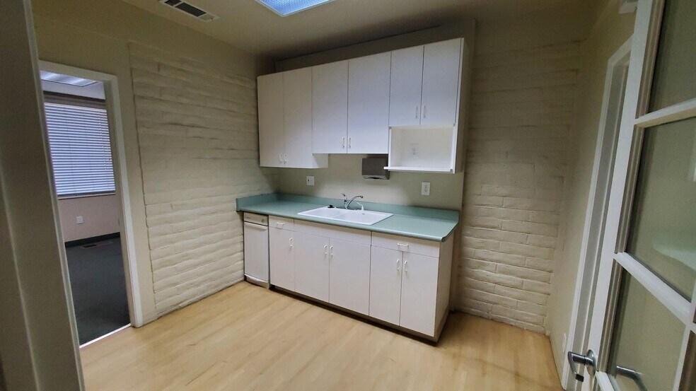 More Photos Of 2740 W Main St, Visalia Medical For Lease