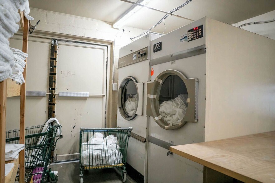 More Photos Of 201 Continental Dr, Junction City Hotel For Sale