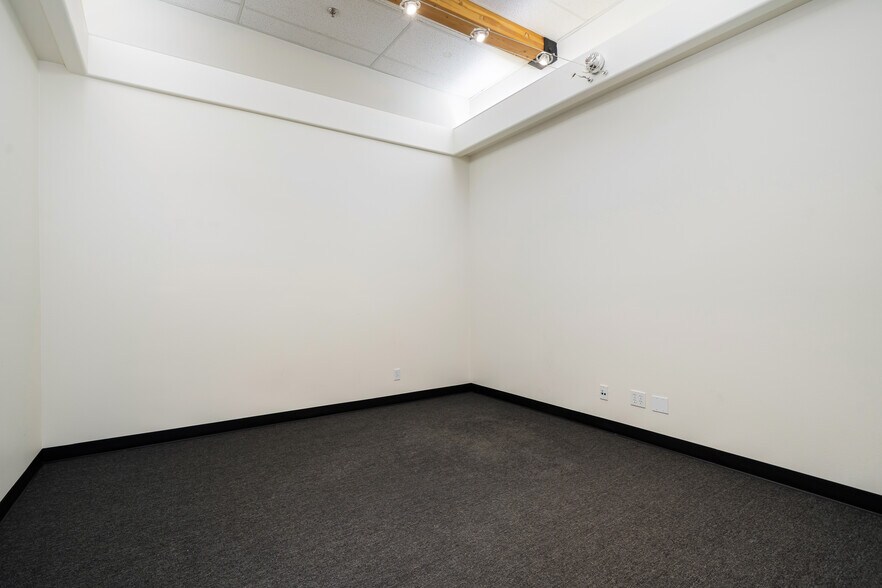 More Photos Of 70225 Highway 111, Rancho Mirage Storefront Retail Office For Lease