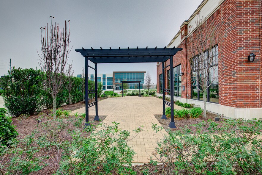 More Photos Of 16555 Creek Bend Dr, Sugar Land Freestanding For Sale