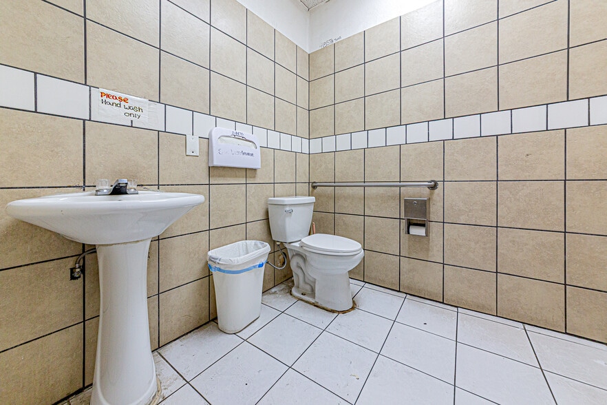 More Photos Of 1756 Pacific Ave, Long Beach Storefront For Sale