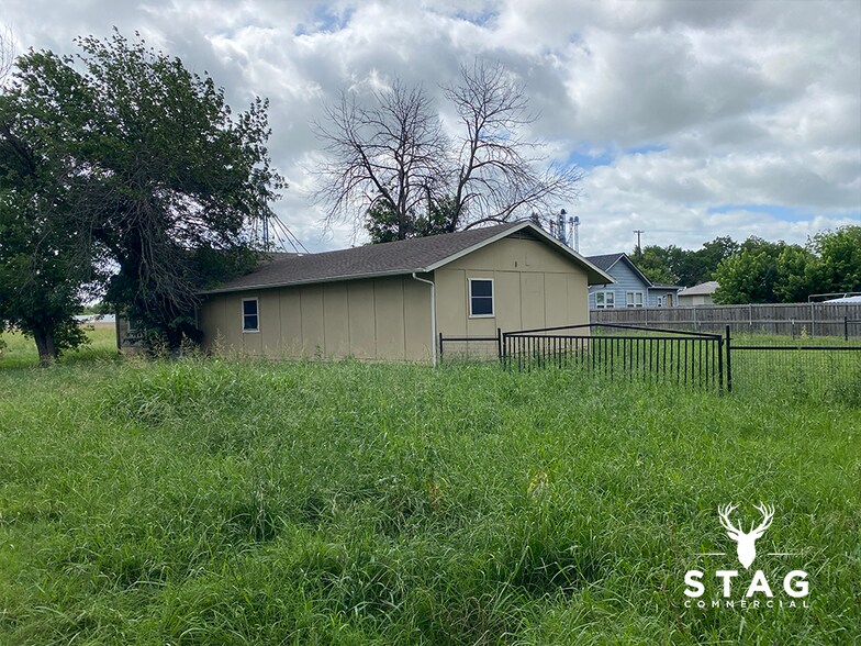 More Photos Of 401 N Frontage Rd, Valley View Office For Sale