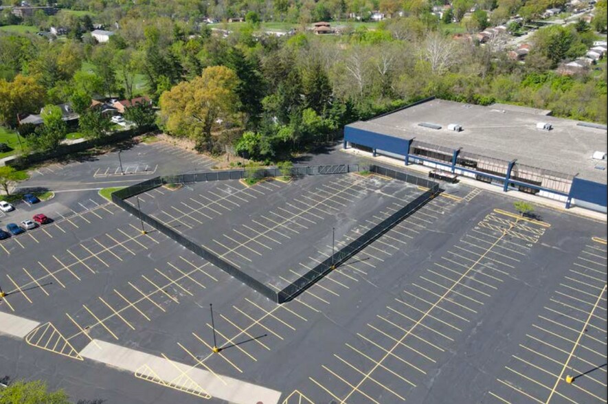 More Photos Of 6401 Colerain Ave, Cincinnati Supermarket For Lease