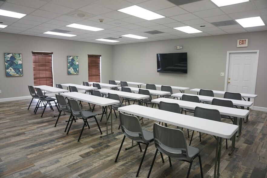 More Photos Of 3298 Summit, Pensacola Office For Lease