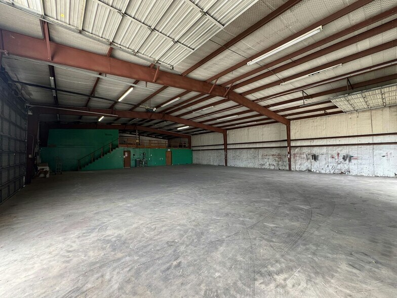 More Photos Of 1974 US Hwy 90, Seguin Self Storage For Lease