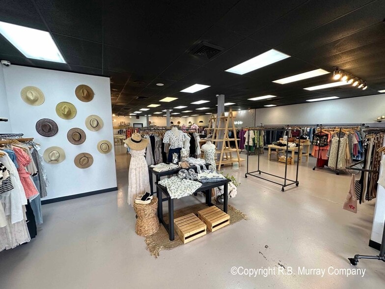 More Photos Of 1324-1326 E. Battlefield, Springfield General Retail For Lease