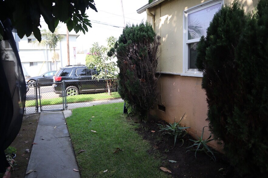 More Photos Of 604 Venezia Ave, Venice Apartments For Sale