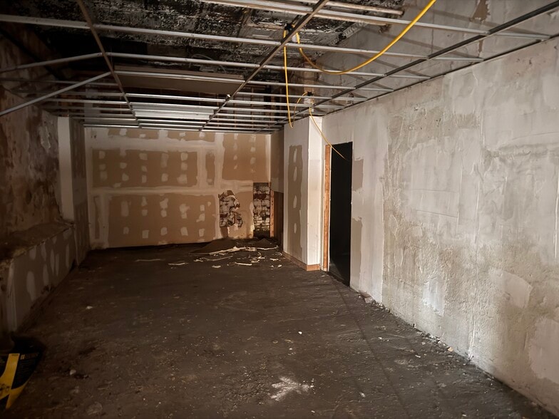 More Photos Of 369-371 S Central Ave, Columbus Bar For Sale