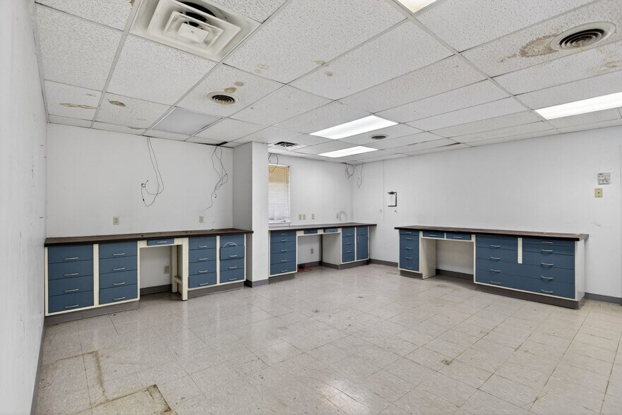 More Photos Of 52 Mid Valley Ln, Verona Warehouse For Sale