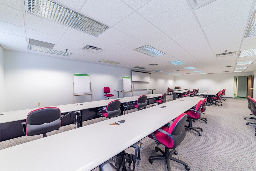 More Photos Of 100 E Main St, Sevierville Office For Lease