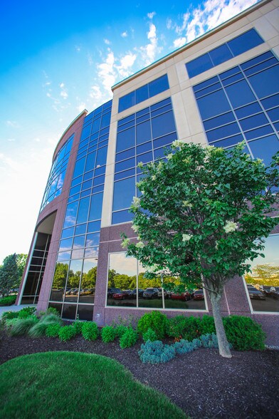 More Photos Of 301 Pennsylvania Pky, Indianapolis Office For Lease