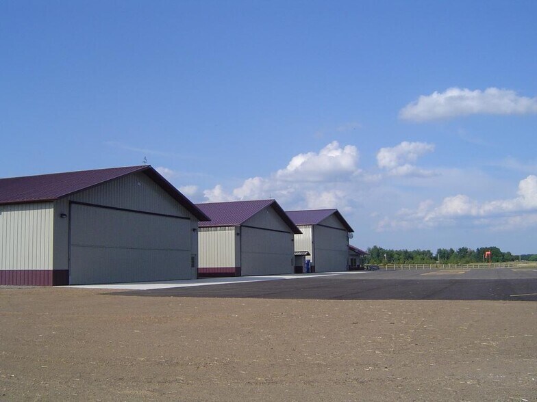 More Photos Of 24226 Lone Pine Rd, Hinckley Airport For Sale