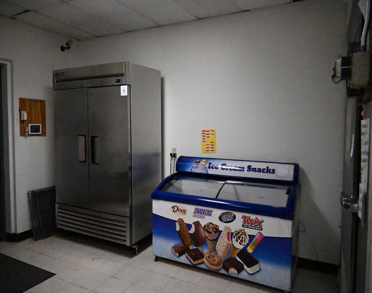 More Photos Of 2080 165th Ave, Santiago Convenience Store For Sale