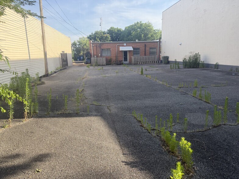 More Photos Of 1962 Madison Ave, Memphis Office For Sale