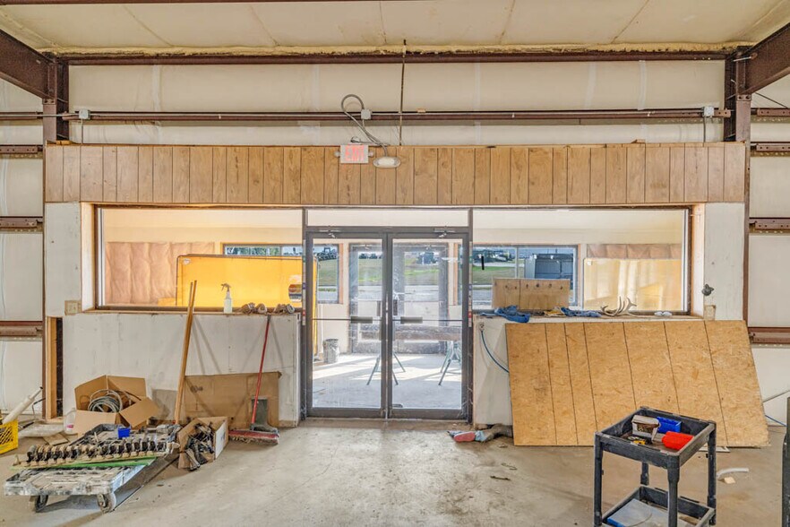 More Photos Of 1106 N 10th St, Winterset Flex For Sale