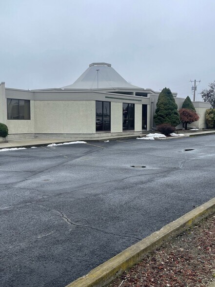 More Photos Of 303 Diagonal St, Clarkston Bank For Sale