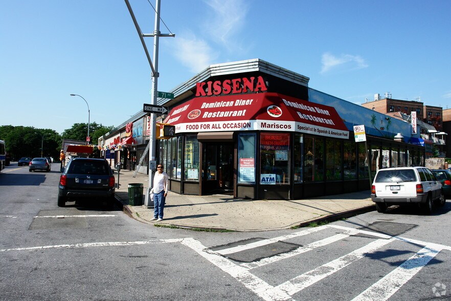 More Photos Of 71-10 Kissena Blvd, Flushing Storefront For Lease