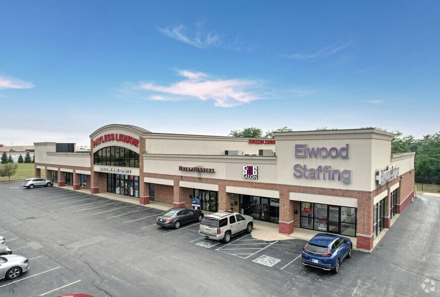 More Photos Of 9520 Uptown Dr, Indianapolis Storefront For Lease