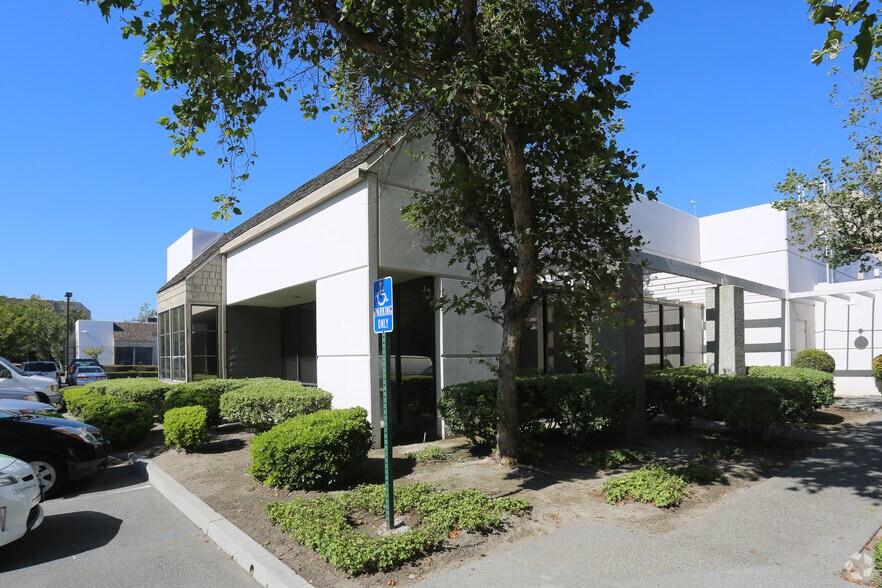 More Photos Of 1572 N Batavia St, Orange Light Manufacturing For Sale