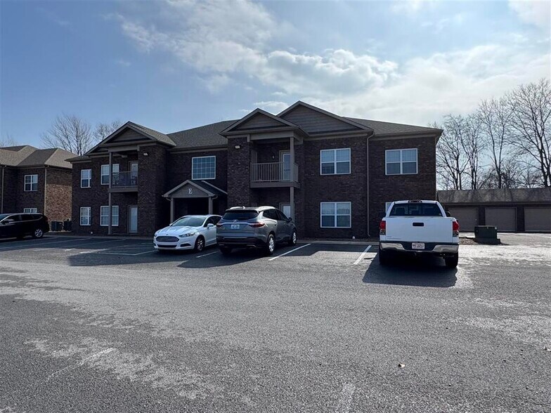Primary Photo Of 344 Dye Ford Rd, Bowling Green Apartments For Sale