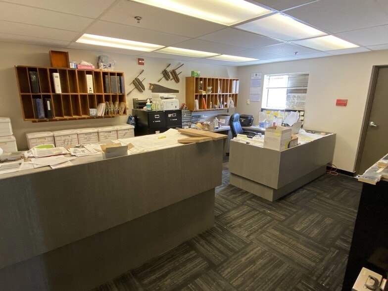 More Photos Of 913 E 75th Ave, Denver Unknown For Lease