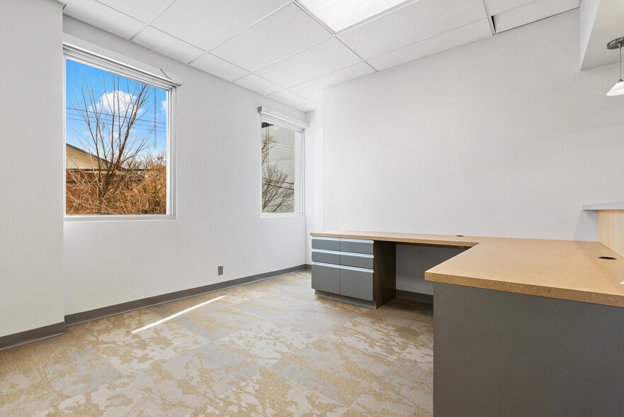 More Photos Of 10235 124th St, Edmonton Medical For Lease