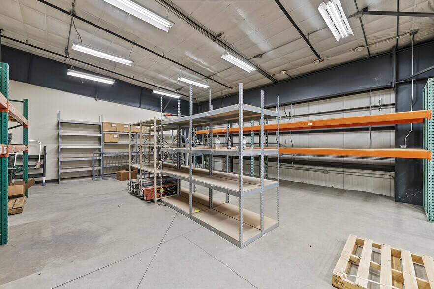 More Photos Of 371 Prospector Dr, Evanston Freestanding For Sale