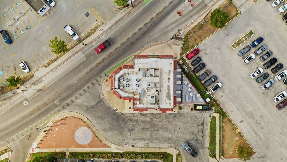 More Photos Of 604 S Alamo St, San Antonio Freestanding For Lease