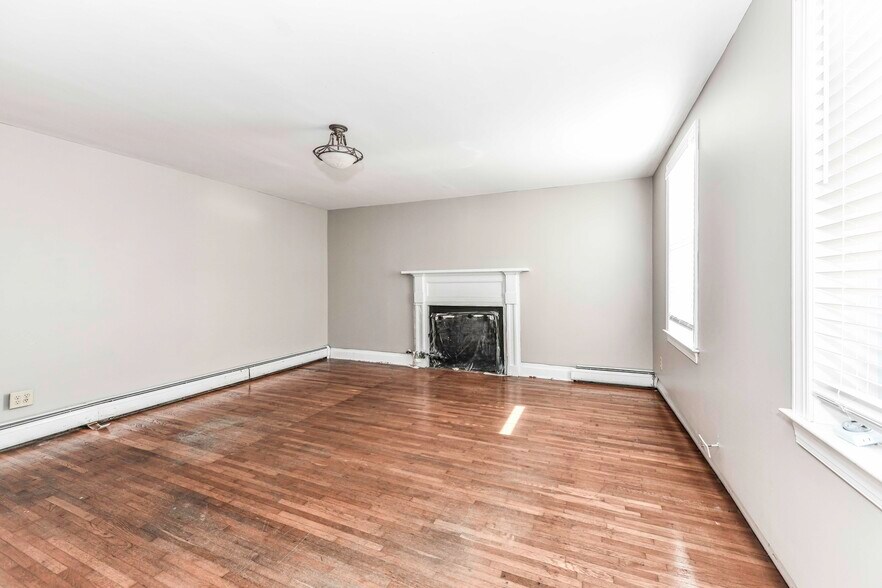 More Photos Of 173 Main St, Stanardsville Flex For Sale