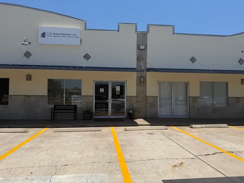 More Photos Of 9803 Sterling Loop, Laredo Storefront Retail Office For Sale