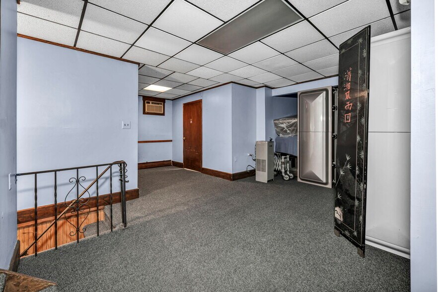 More Photos Of 6318 Lorain Ave, Cleveland Loft Creative Space For Sale